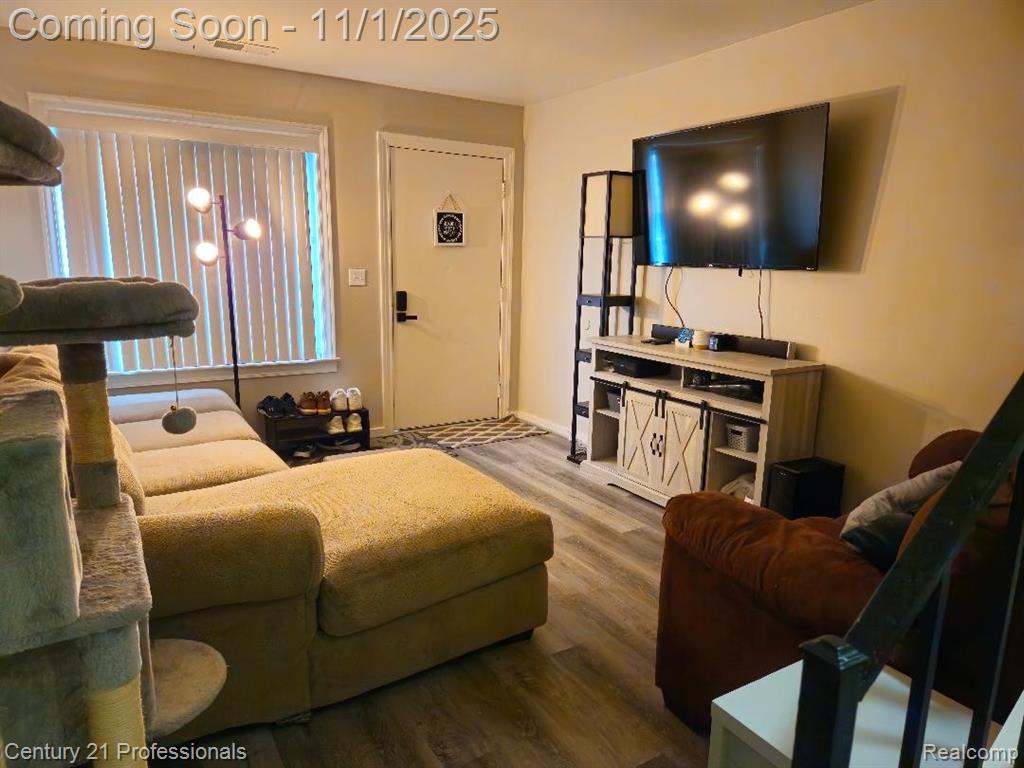 809 Estrada Drive, Belleville, MI 48111 — Photo 3