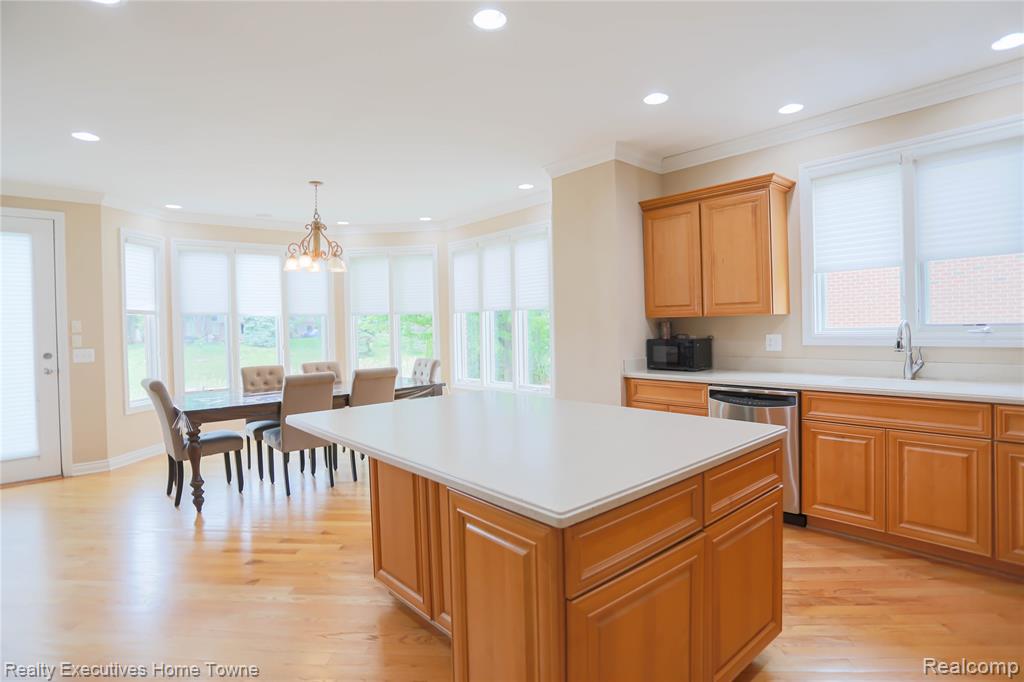 47909 Milonas Drive, Utica, MI 48315 — Photo 32