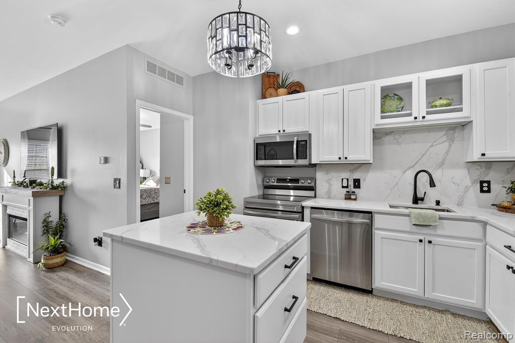 9627 Lakeside Drive, Ypsilanti, MI 48197 — Photo 12