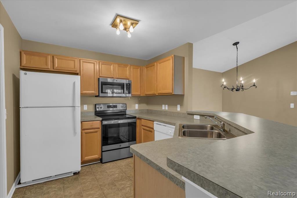 51641 Hale Lane, Chesterfield, MI — Photo 11