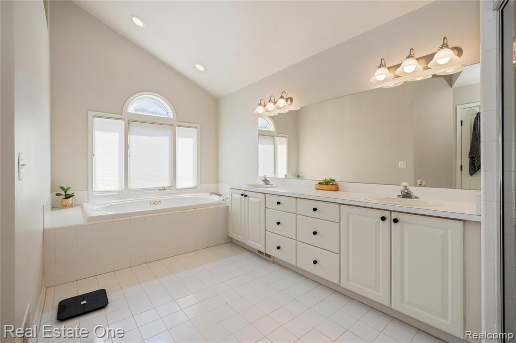 6210 Orchard Woods Drive, West Bloomfield, MI 48324 — Photo 37