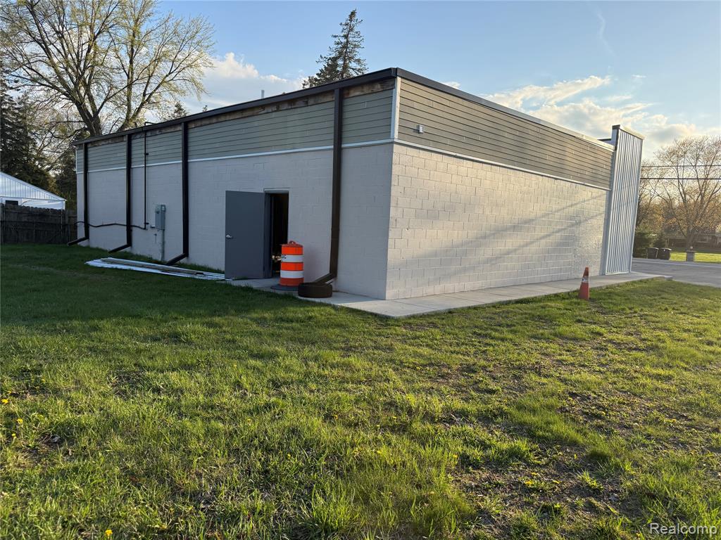8960 Sashabaw Road, Clarkston, MI 48348 — Photo 17