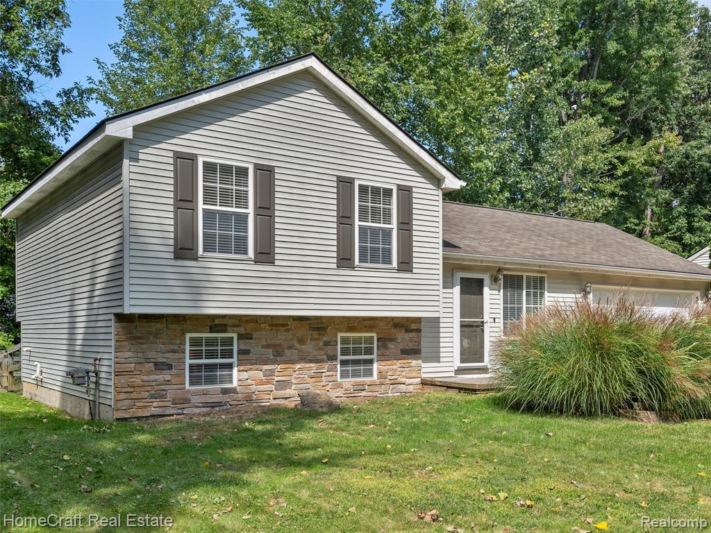 5930 FORESTAL Drive, Waterford, MI 48327 — Photo 3