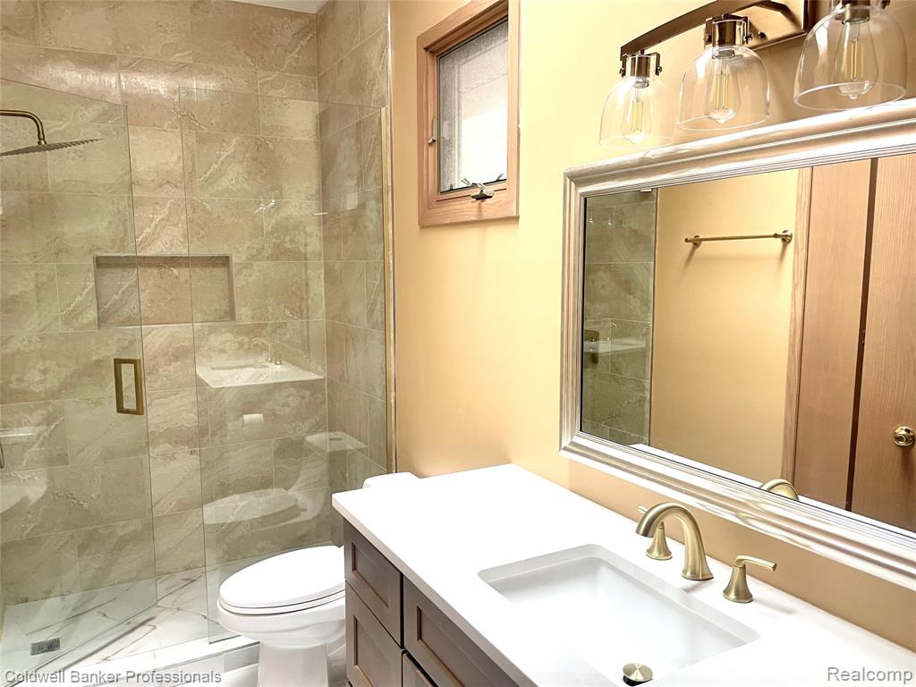 4692 W Wickford, Bloomfield Hills, MI 48302 — Photo 38