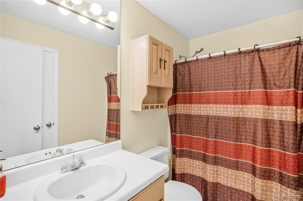 6068 Hearthside Place, Grand Blanc, MI 48439 — Photo 41