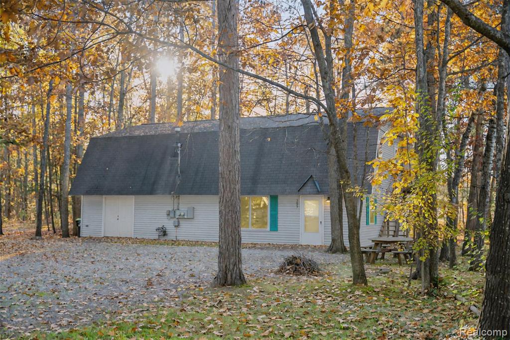 9887 W HIGGINS LAKE Drive, Roscommon, MI 48653 — Photo 6