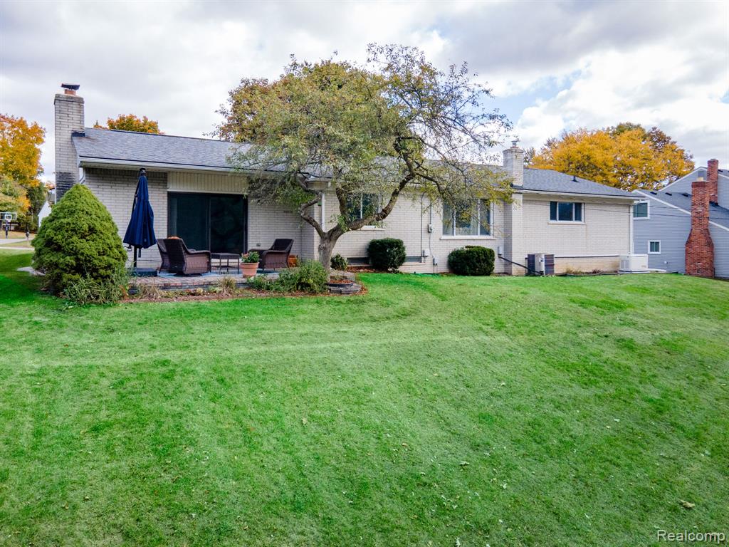 758 Lake Forest Road, Rochester Hills, MI 48309 — Photo 16