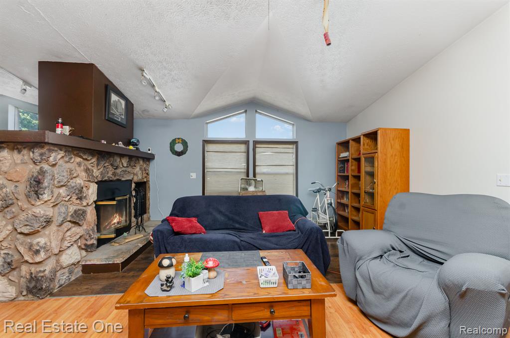 43529 Medea Drive, Clinton Twp, MI 48036 — Photo 5