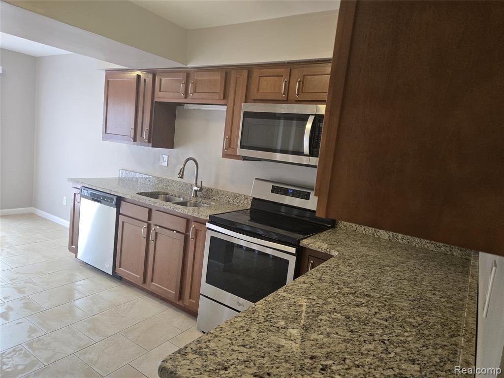 5353 Wright Way W, West Bloomfield, MI — Photo 11