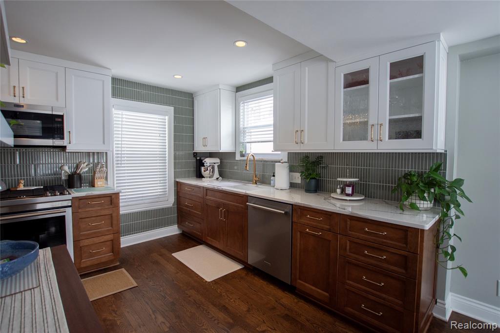 550 Pinecrest Drive, Ferndale, MI 48220 — Photo 3
