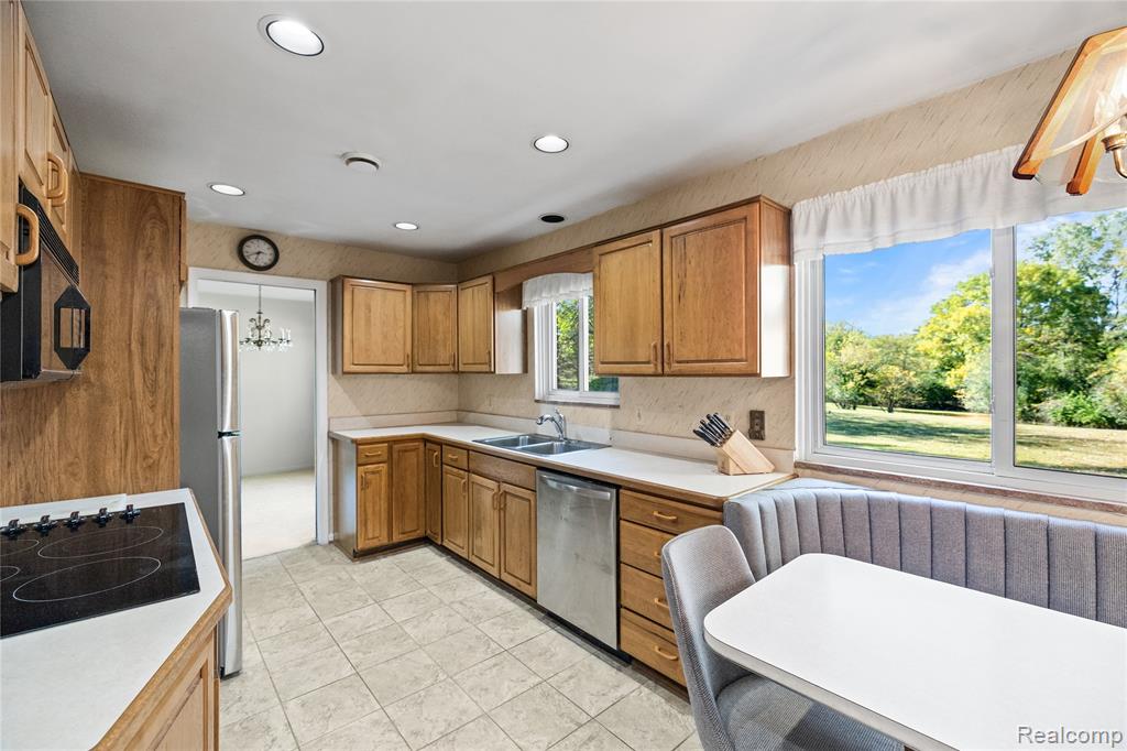 7250 Ten Hill Road, West Bloomfield, MI — Photo 12