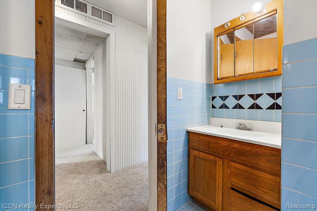 8226 Dickert street, Commerce Twp, MI 48382 — Photo 21