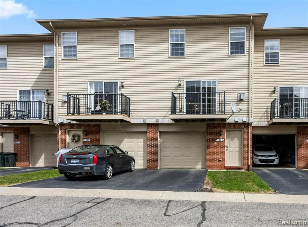 6335 Waldon Center Drive, Unit #16, Clarkston, MI — Photo 31