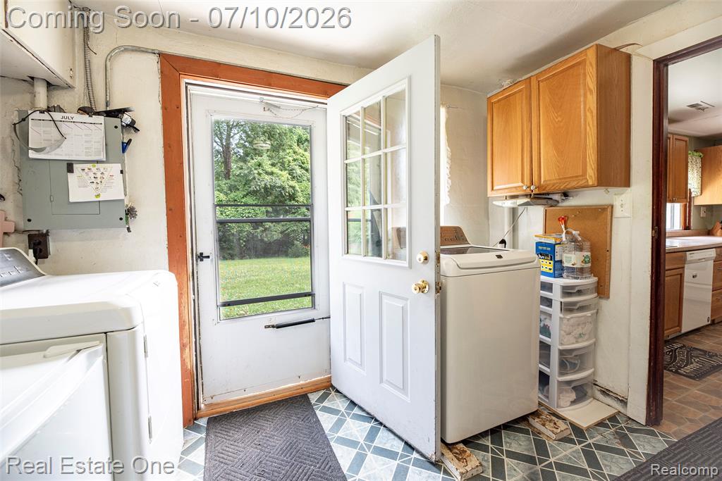 875 S Grey Road, Auburn Hills, MI 48326 — Photo 22