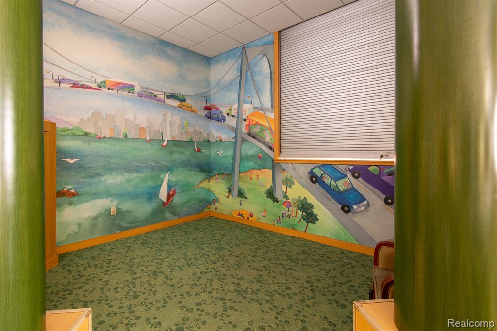 451 W 14 MILE Road, Madison Heights, MI 48071 — Photo 10