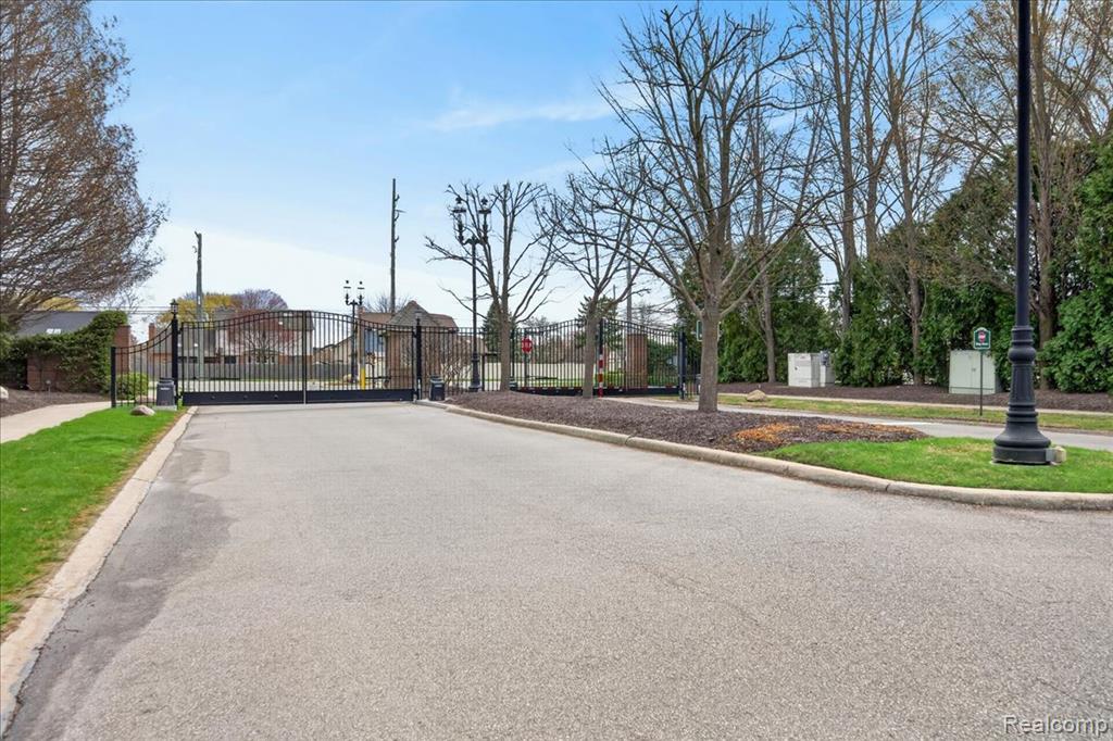 20196 Huron Drive, Clinton Twp, MI 48038 — Photo 46