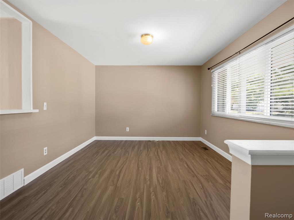 970 Golfview Drive, Lake Orion, MI 48362 — Photo 11