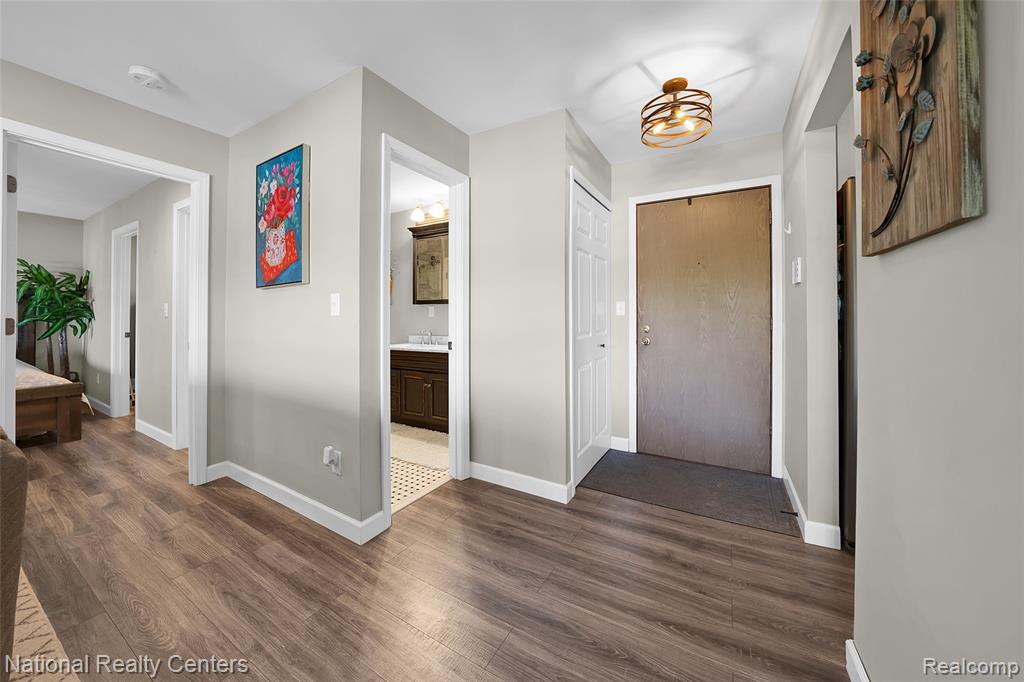 895 S Pontiac Trail, C203, Walled Lake, MI 48390 — Photo 5