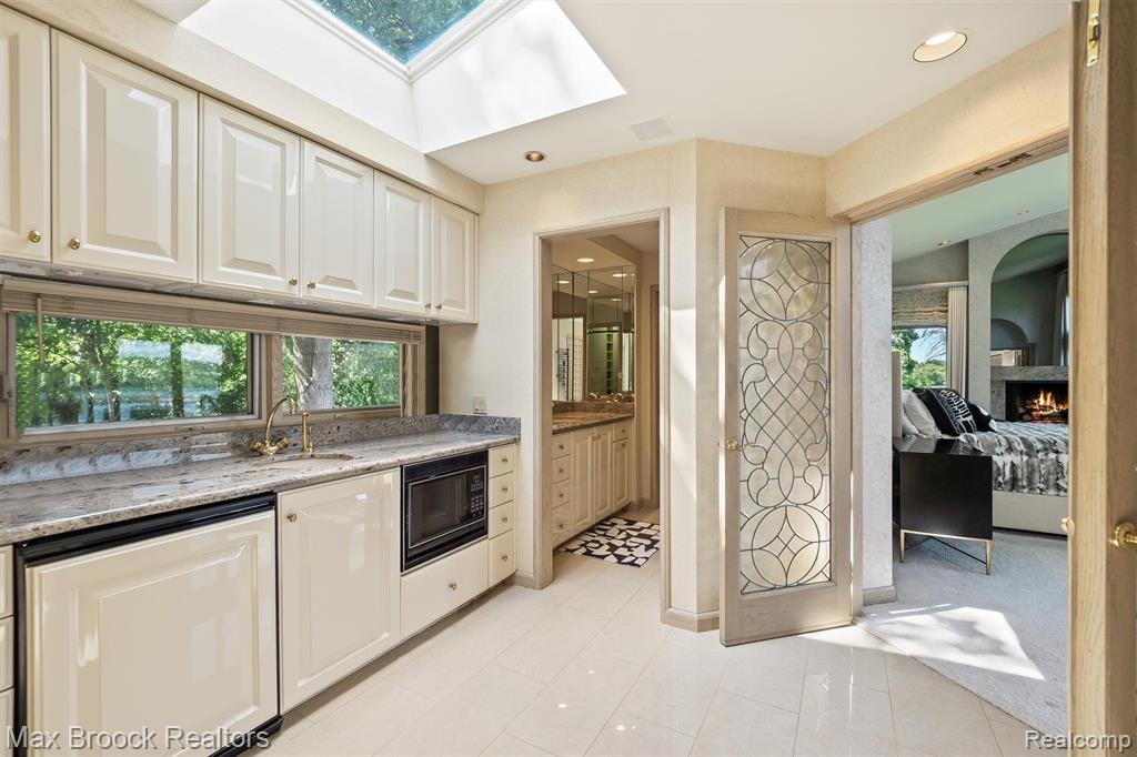 3333 W Shore Drive, Orchard Lake Village, MI 48324 — Photo 47