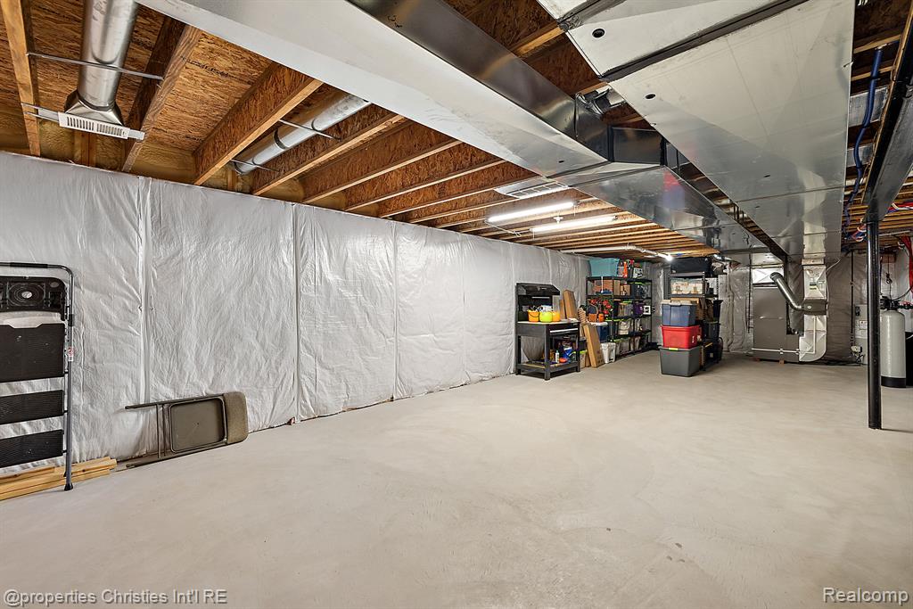 61171 SADDLECREEK Drive, South Lyon, MI 48178 — Photo 46