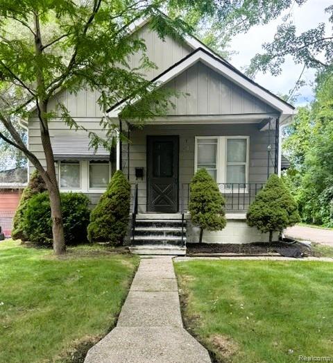54 W Hopkins Avenue, Pontiac, MI 48340