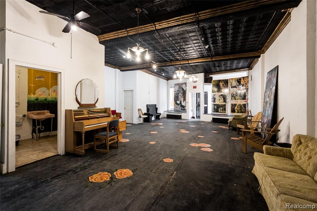 7824 Mount Elliott Street, Detroit, MI, 48211