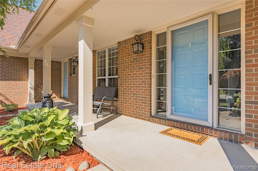 7570 Greenway Lane, West Bloomfield, MI 48324 — Photo 4