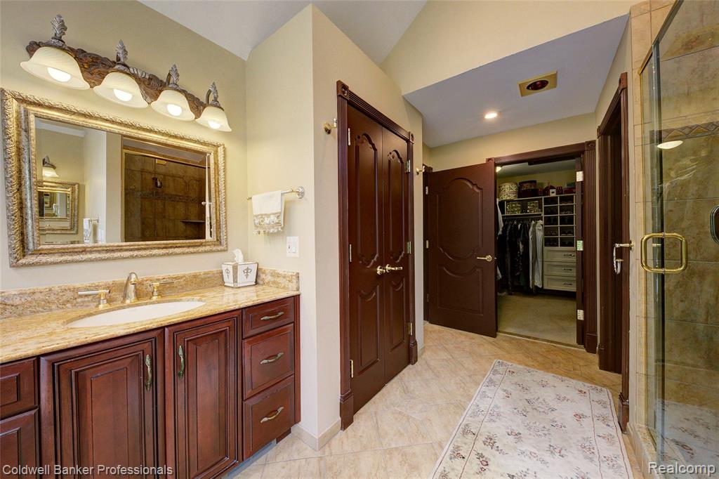 4546 Forest Edge Lane, West Bloomfield, MI 48323 — Photo 57