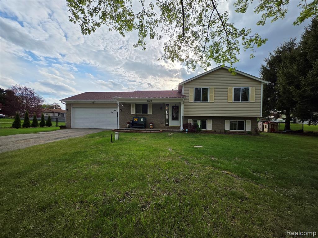 3435 Rockledge Lane, Lapeer, MI 48446 — front exterior