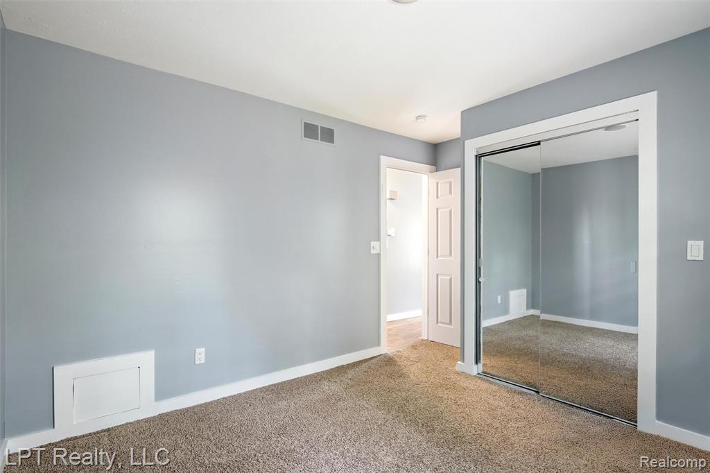 38201 Carolon Boulevard, 17B, Westland, MI — Photo 15