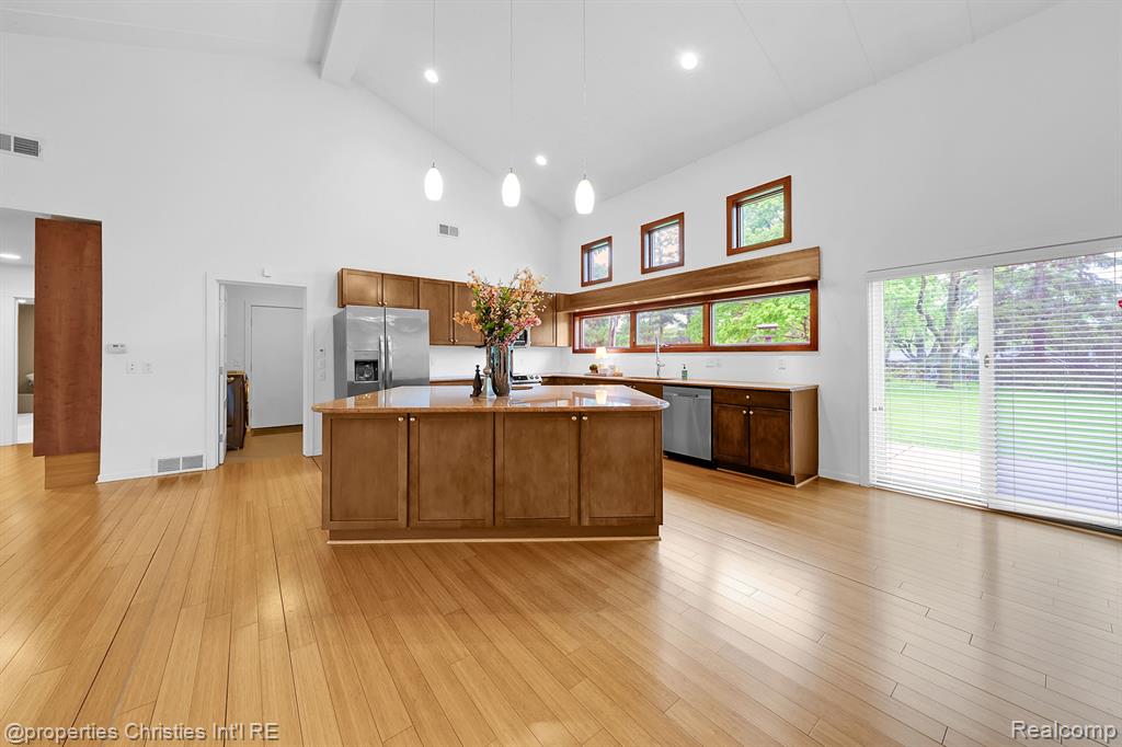 561 Yorkton Lane, Bloomfield Hills, MI 48304 — Photo 14