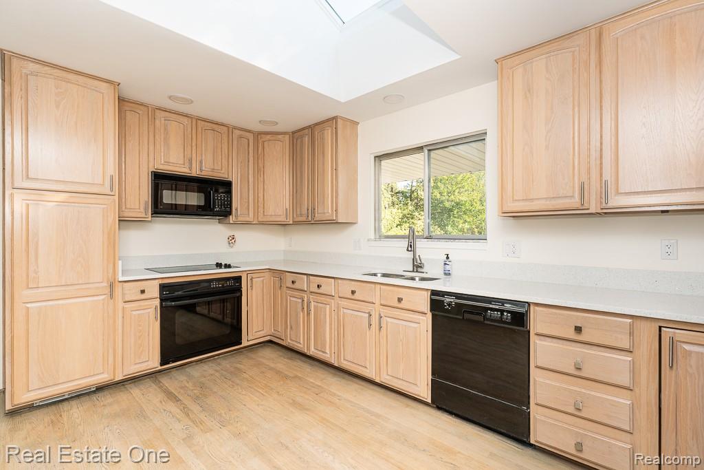 751 Troywood Drive, Troy, MI 48083 — Photo 11