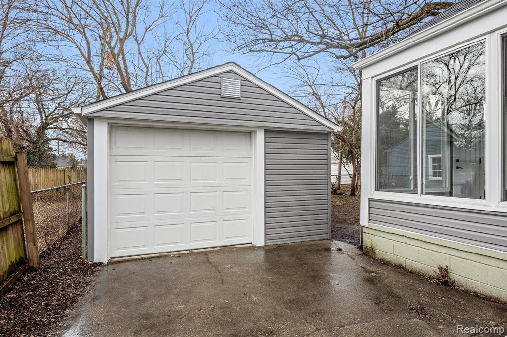 566 E BAKER Avenue, Clawson, MI — Photo 21