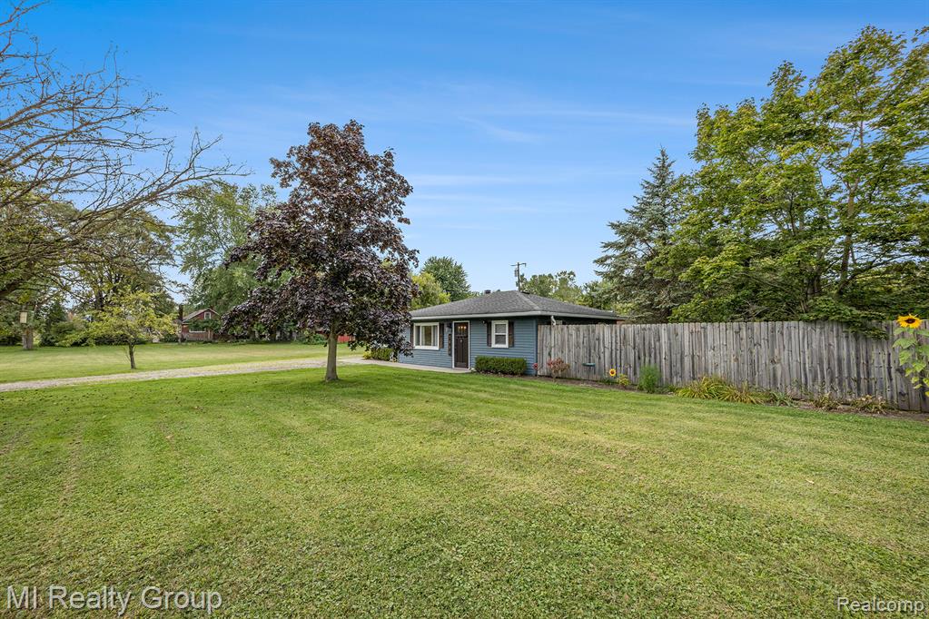 7520 Starville Road, Cottrellville, MI — Photo 4