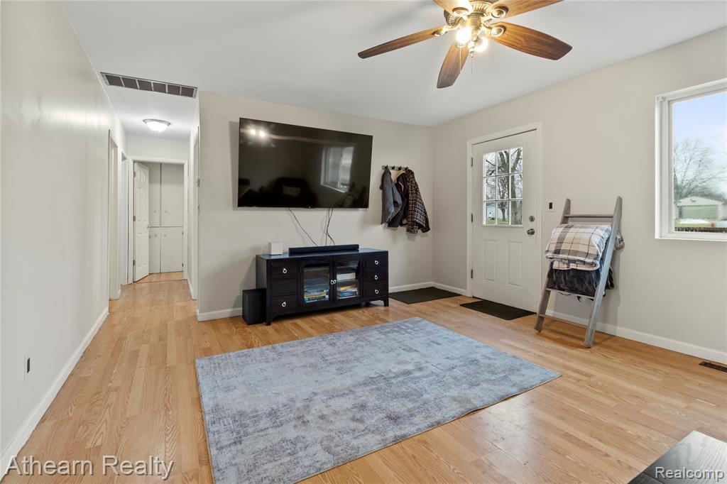 3053 Eastgate Street, Burton, MI 48519 — Photo 4