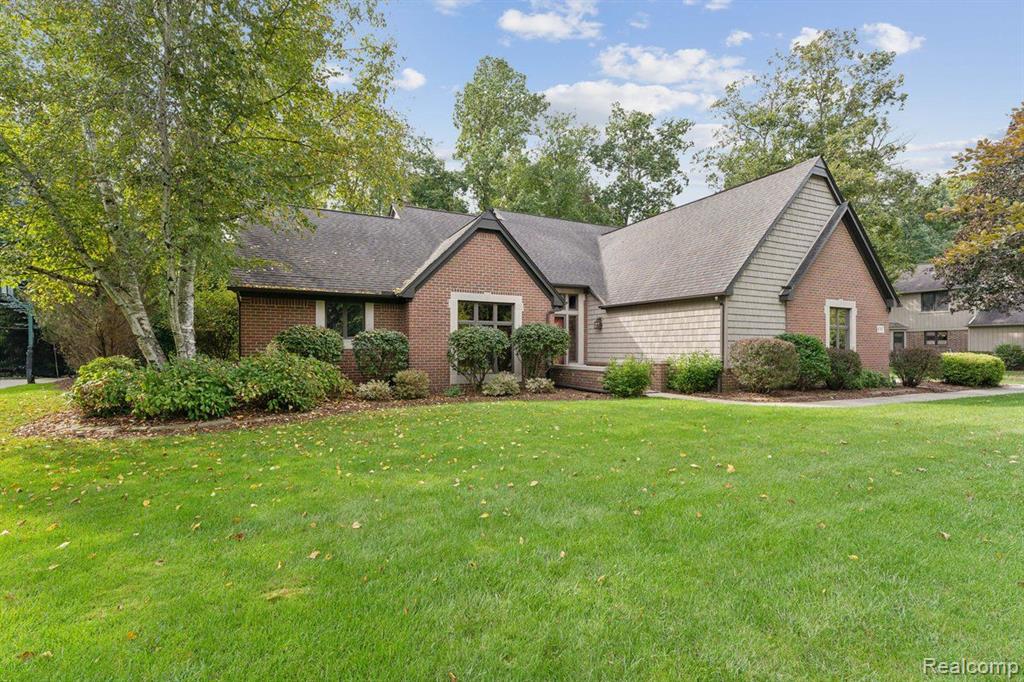 8707 VOIGT Avenue, Grosse Ile, MI 48138 — Photo 2
