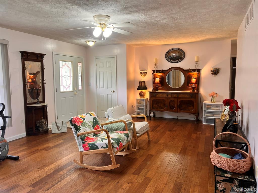 320 Roller Way, Mayville Vlg, MI 48744 — Photo 2