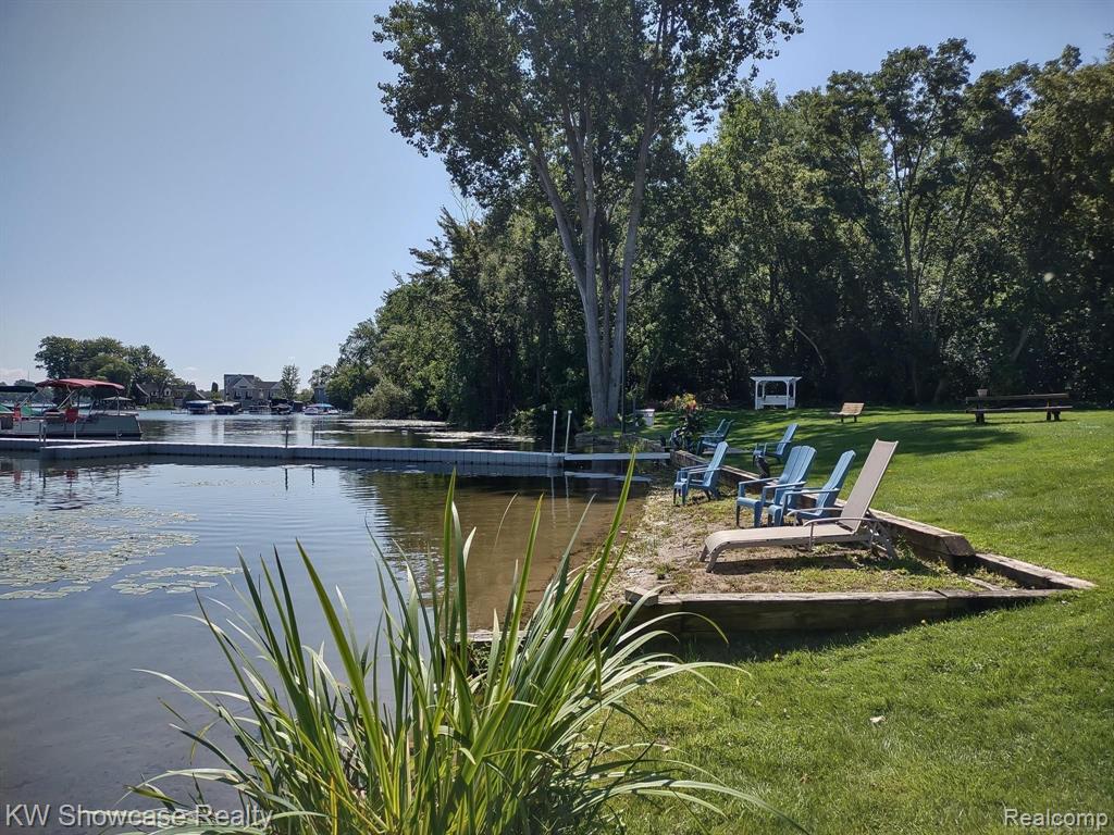 895 S PONTIAC Trail, C206, Walled Lake, MI 48390 — Photo 8