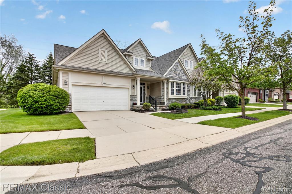 2298 Calibouge, 32, Commerce Twp, MI 48382 — Photo 2