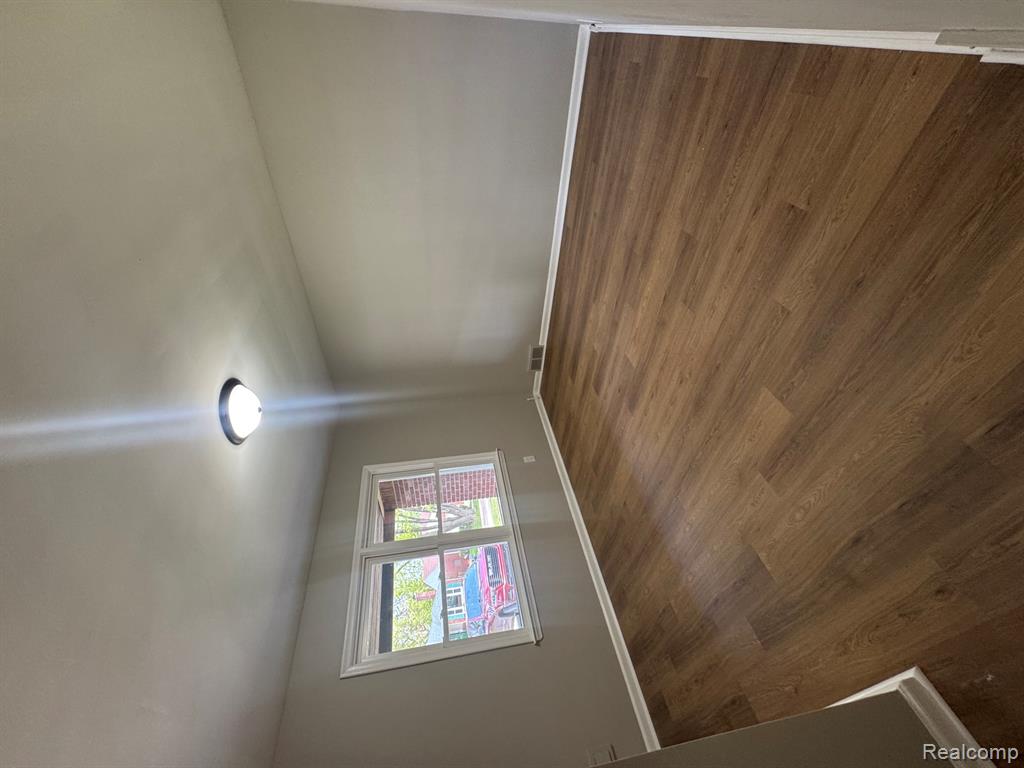 20910 Van Antwerp, Harper Woods, MI 48225 — Photo 8