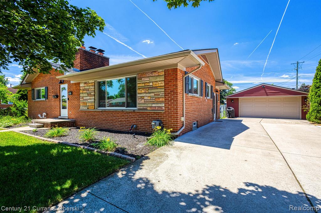8943 ROSLYN Street, Livonia, MI 48150 — Photo 2