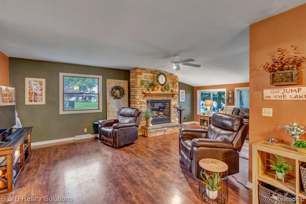 423 LOU ALICE Drive, Columbiaville, MI 48421 — Photo 11