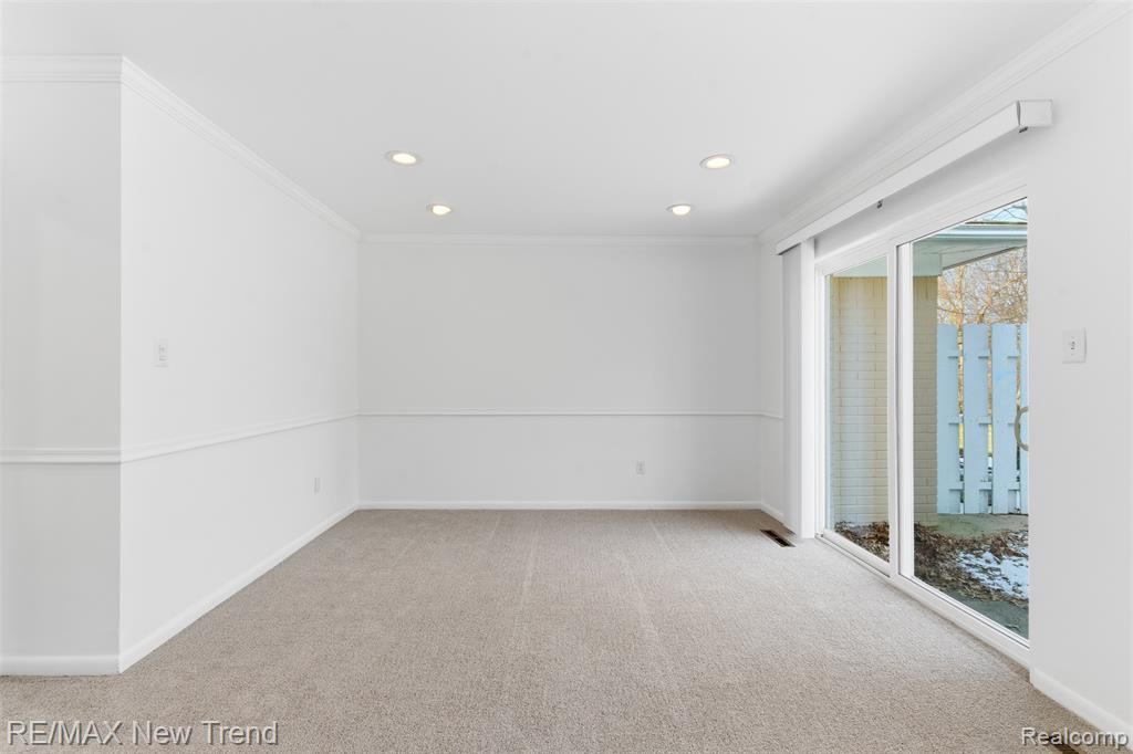 1043 Westview Road, Bloomfield Hills, MI 48304 — Photo 14