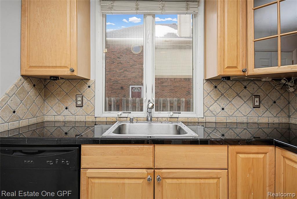 506 W 12 Mile Road, Royal Oak, MI 48073 — Photo 13