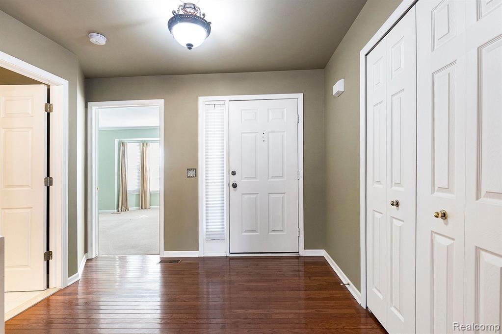 44427 Patricia Drive, Sterling Heights, MI 48314 — Photo 4