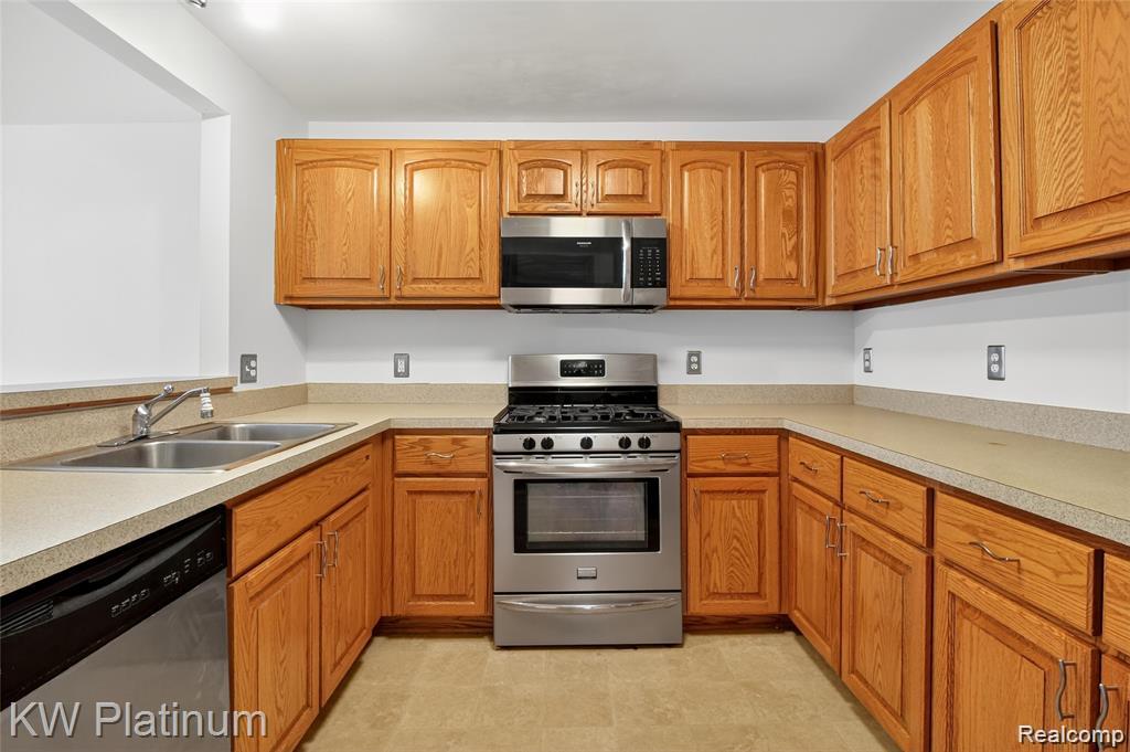 28715 Portsmouth Court, Chesterfield, MI 48047 — Photo 6