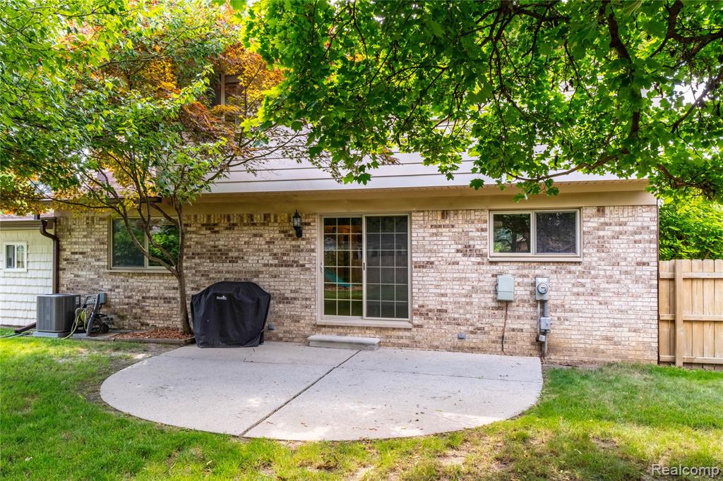44114 Somerset Square, Canton, MI 48187 — Photo 46