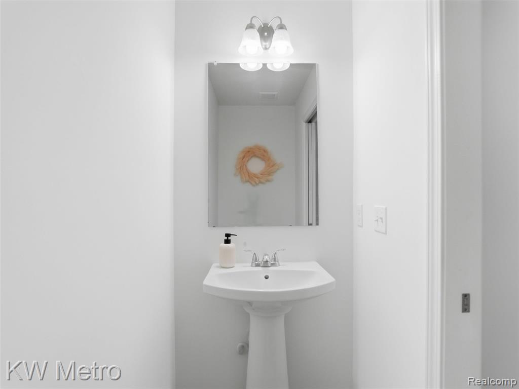 48672 Ivory Orchard Drive, Macomb, MI 48042 — Photo 16