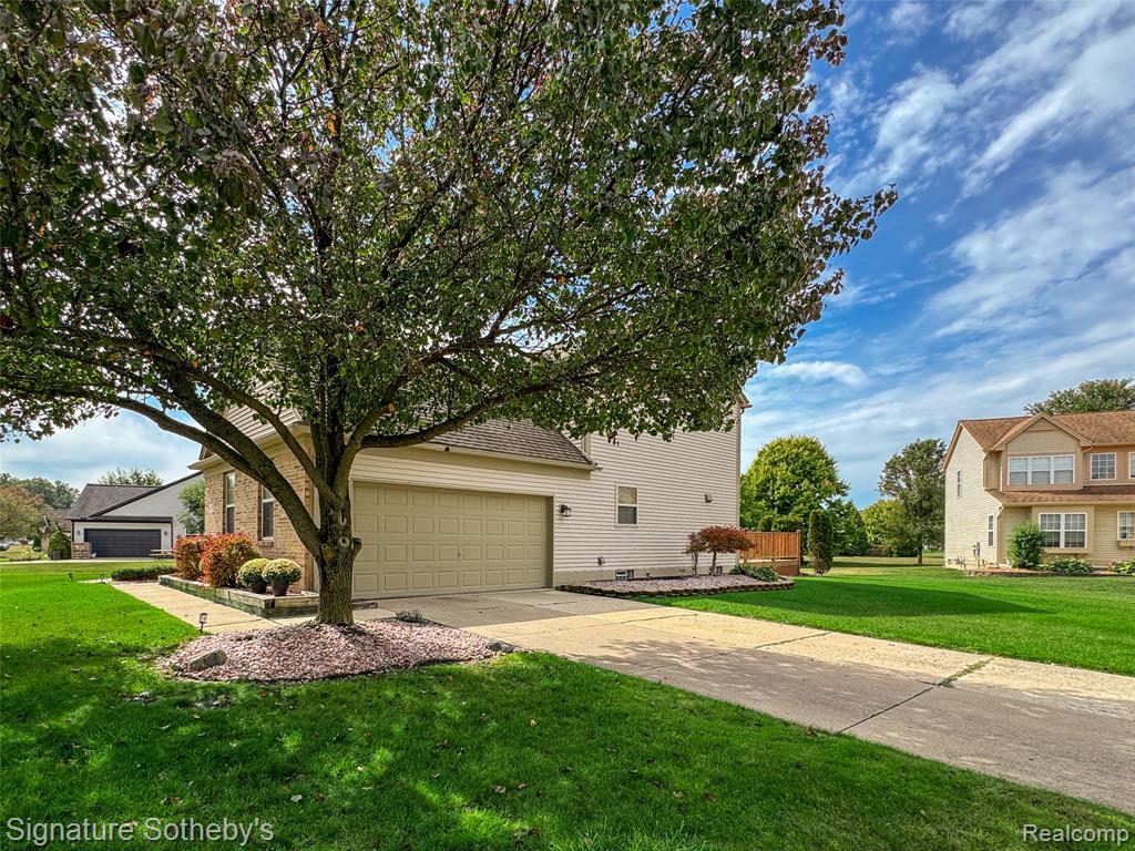 6833 Sadie Lane, Belleville, MI 48111 — Photo 23
