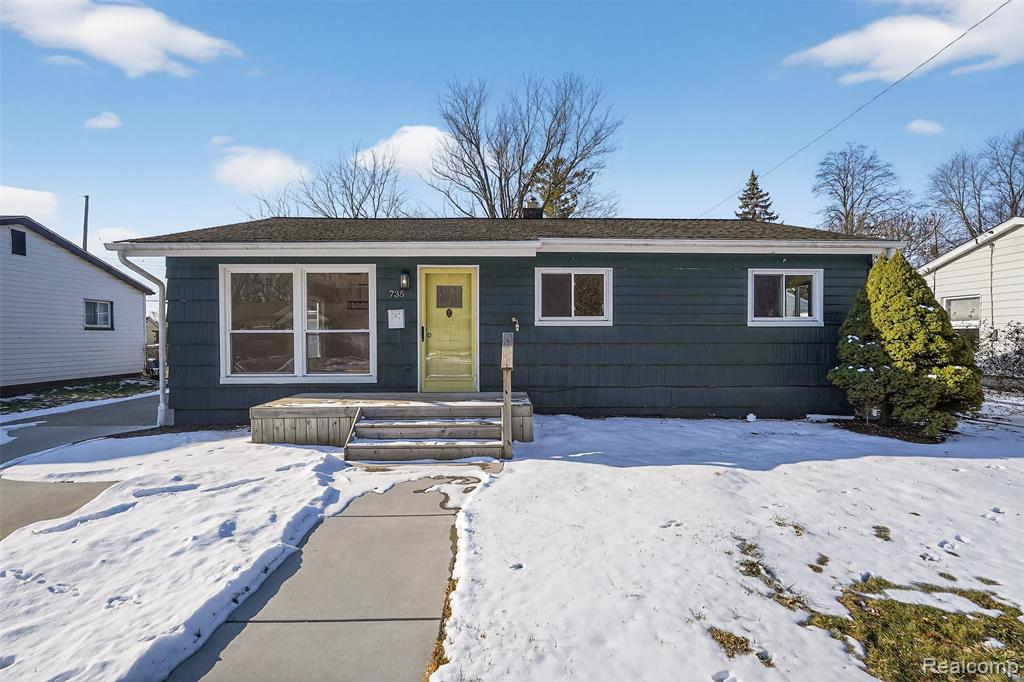 735 Elmwood Drive, Fenton, MI 48430 — front exterior